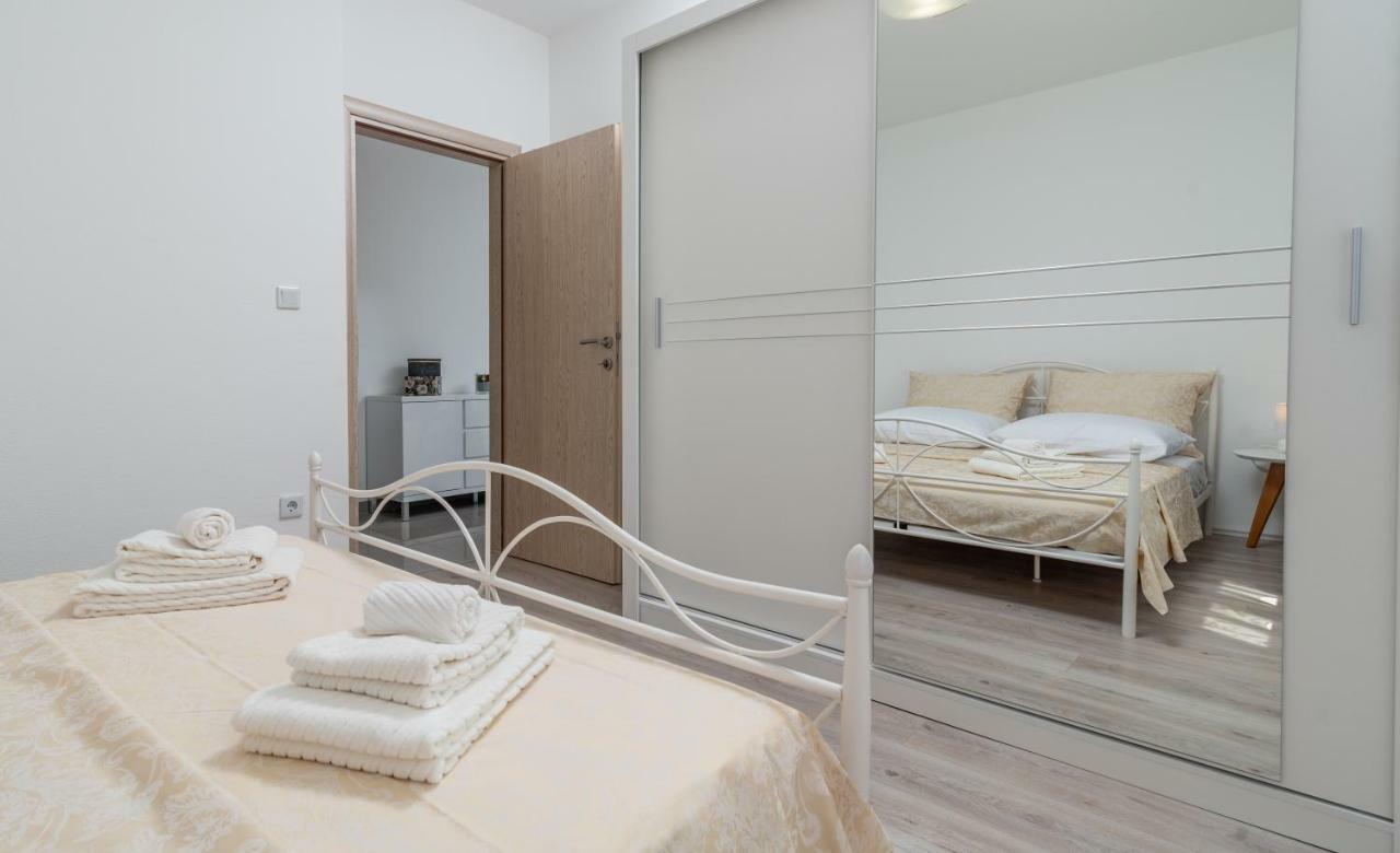 Apartment Matea Trogir Exterior foto